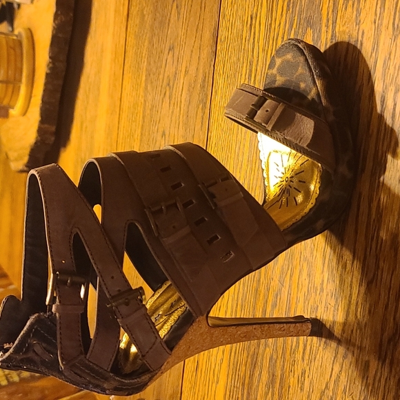 Naughty monkey Strappy heels size 8.5 - Picture 2 of 7